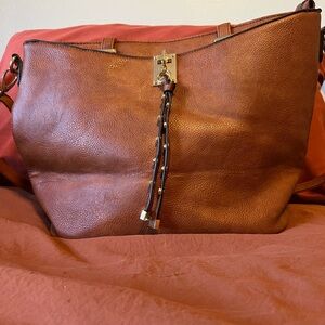 Chic Tan Leather Shoulder Bag